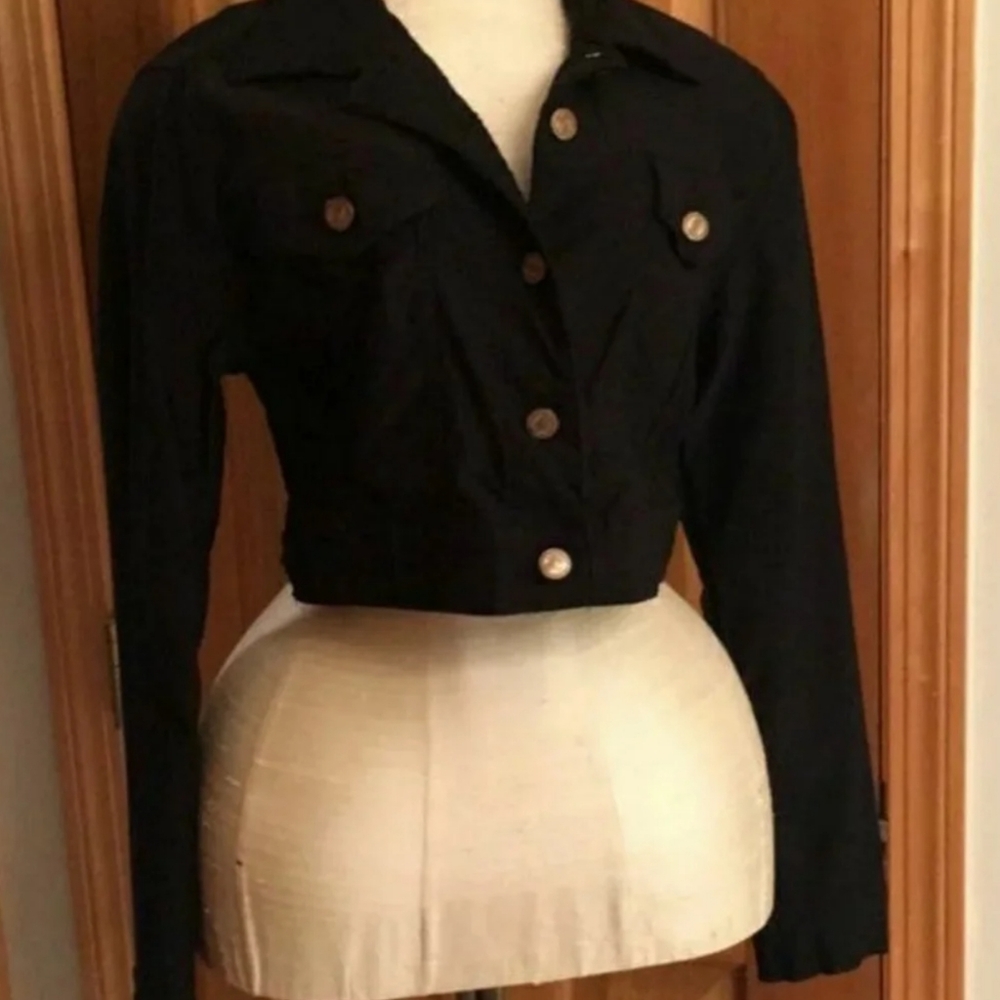 Cropped black Button Jacket